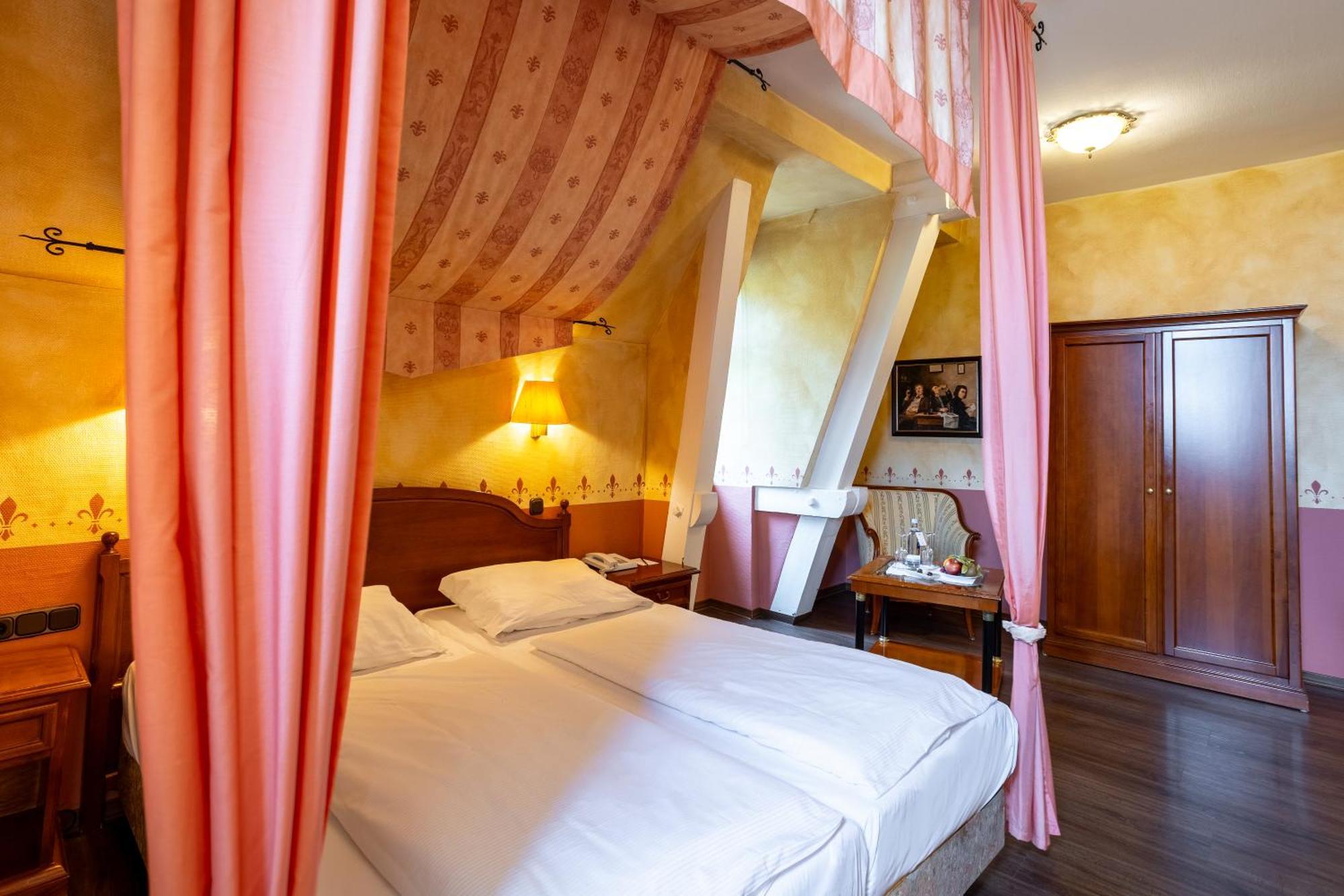 Burghotel Staufenberg Staufenberg  Esterno foto